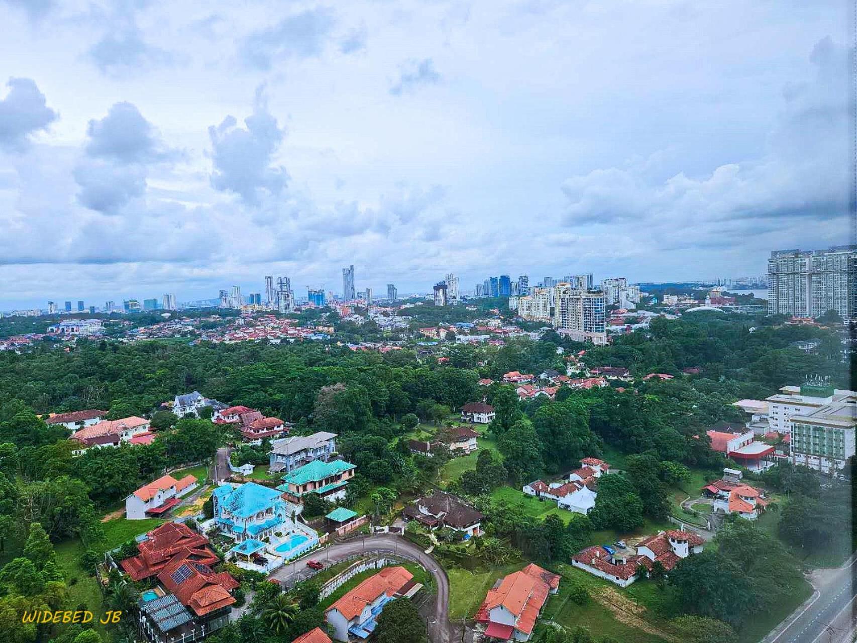Country Garden Danga Bay By Widebed Jb
