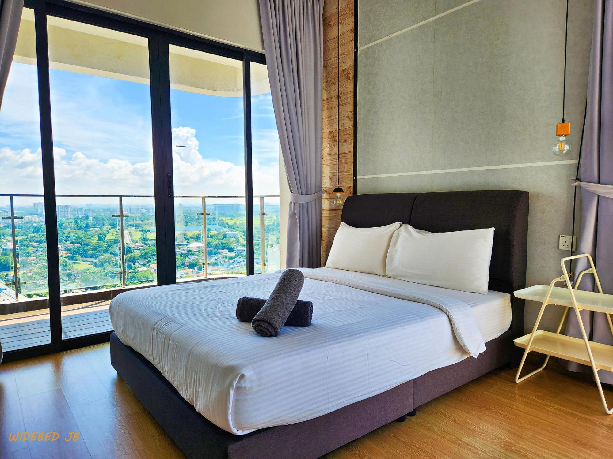 Country Garden Danga Bay By Widebed Jb 5*